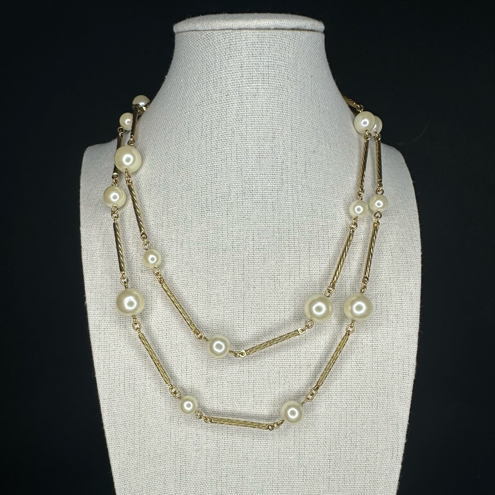 Vintage AVON “Easy Elegance” Gold Tone And Faux Pearl Necklace